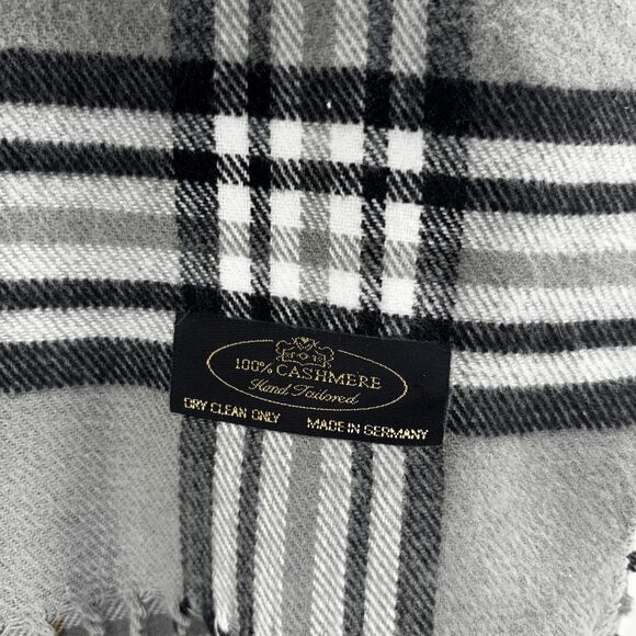 BEAUTIFUL GERMAN 100% CASHMERE HAND TAILORED GRAY SCARF PLAID FRINGED - Picture 1 of 5